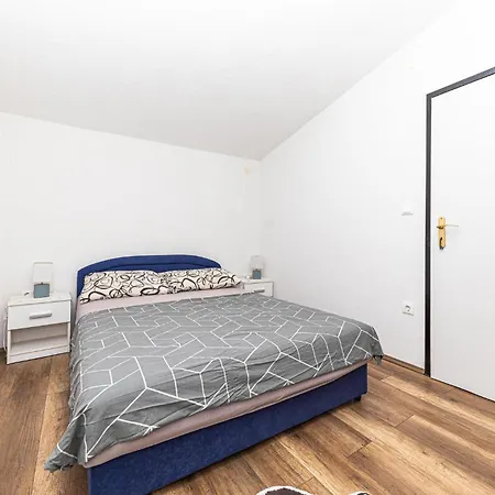 Stunning In Okrug Gornji With Wifi Апартаменты Трогир
