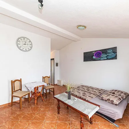 Stunning In Okrug Gornji With Wifi * Трогир