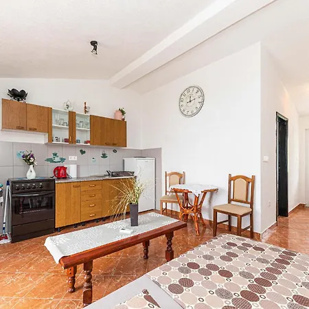 Stunning In Okrug Gornji With Wifi Апартаменты *