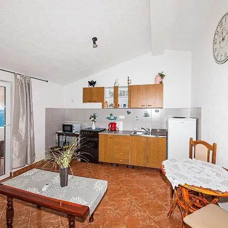Stunning In Okrug Gornji With Wifi * טרוגיר
