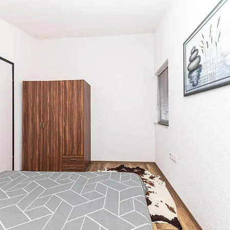 Stunning In Okrug Gornji With Wifi Apartamento