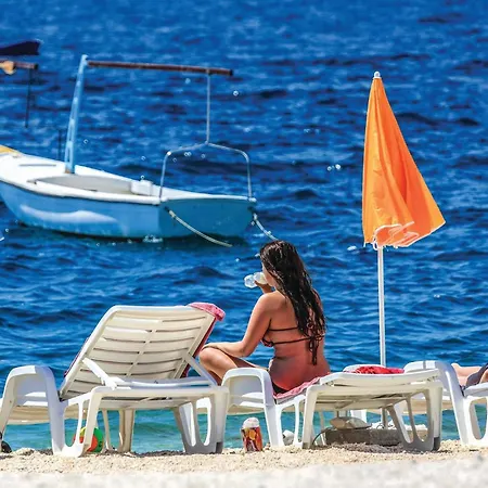 Apartamento Stunning In Okrug Gornji With Wifi Trogir